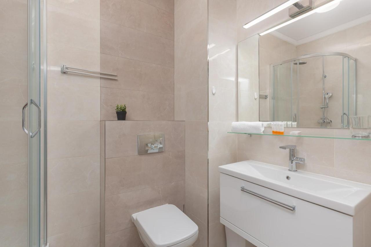 Dzielna Apartment Warsaw Wola By Noclegi Renters ภายนอก รูปภาพ