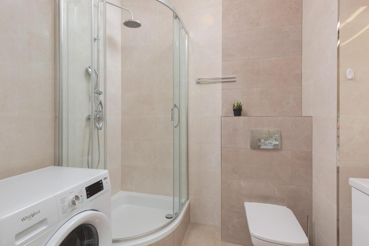 Dzielna Apartment Warsaw Wola By Noclegi Renters ภายนอก รูปภาพ